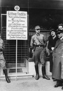 Picchetti nazisti davanti ai negozi ebraici